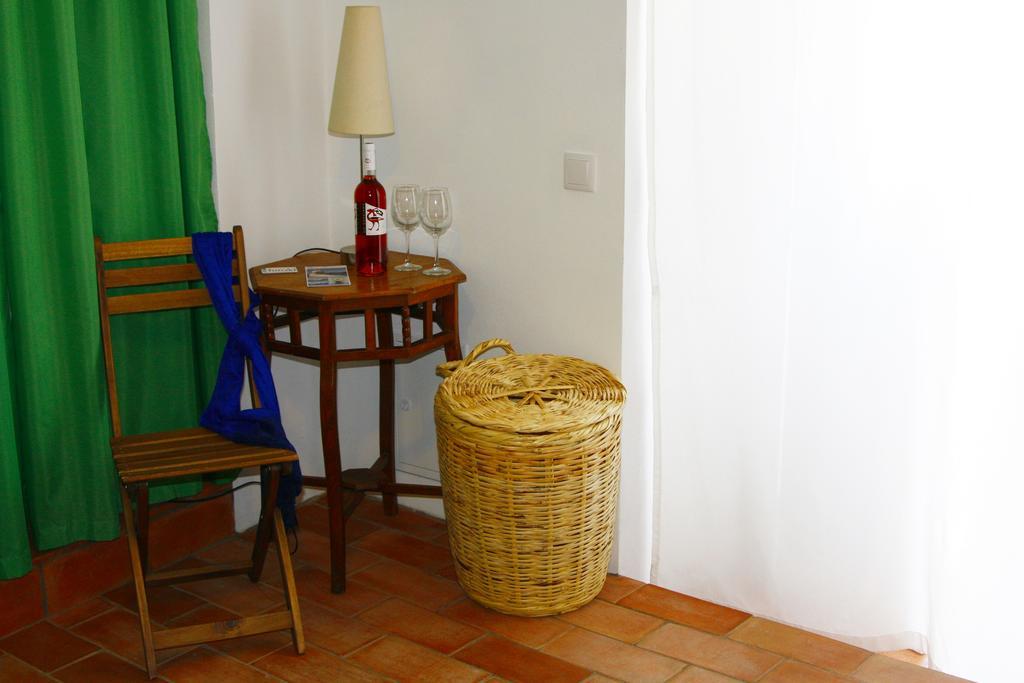 Casa Do Funil Guest House Mertola Ruang foto
